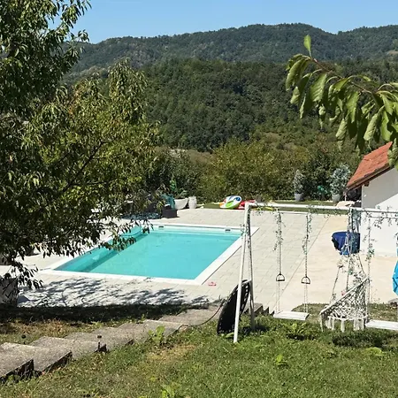 Grand Pearl Bazen Tuzla * Pavici